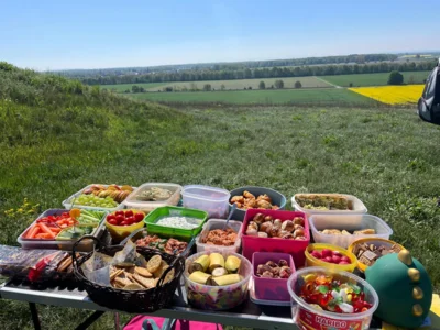 Viele Leckereien auf dem Buffet  (Bild vergr&ouml;&szlig;ern)