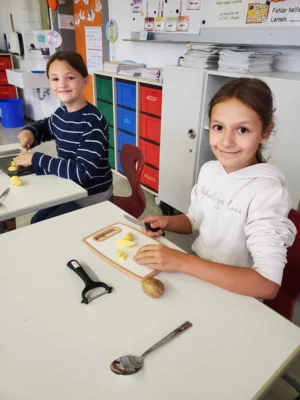 Foto des Albums: Kartoffelsuppe der Klasse 4 im Herbst 2025