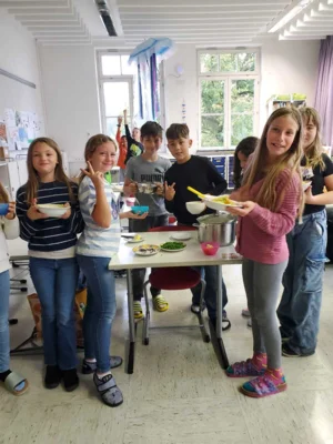 Foto des Albums: Kartoffelsuppe der Klasse 4 im Herbst 2025