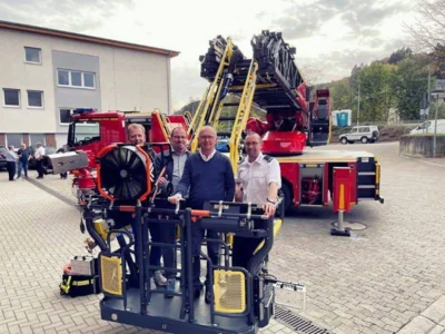 Foto des Albums: Schlüsselübergabe der Drehleiter in Erbach