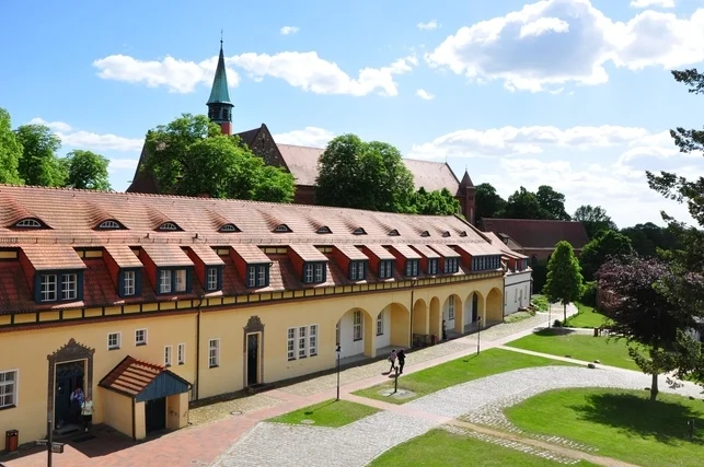 Bild: 02 Aussenaufnahme Elisabethhaus-klein
