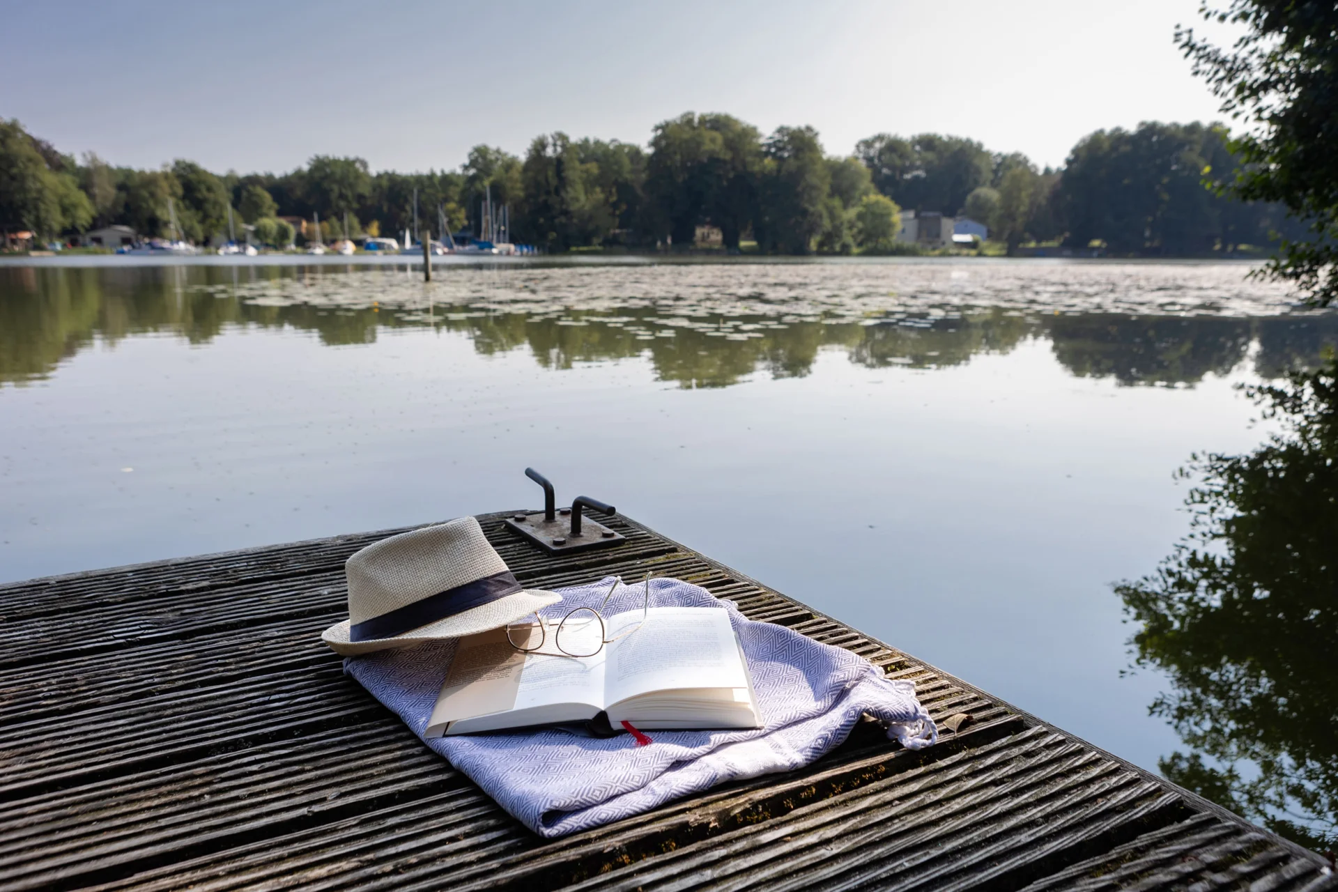 Bild: 09 Klostersee mit Buch und steg