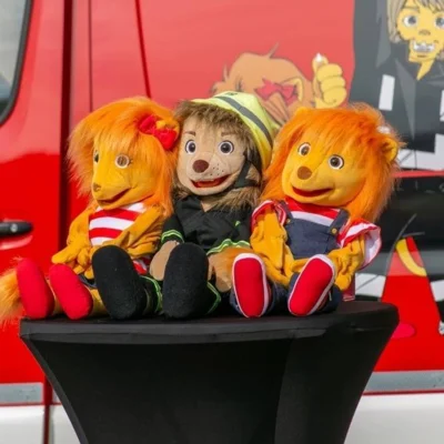 Foto des Albums: Land Hessen übergibt Gerätewagen für Brandschutzerziehung