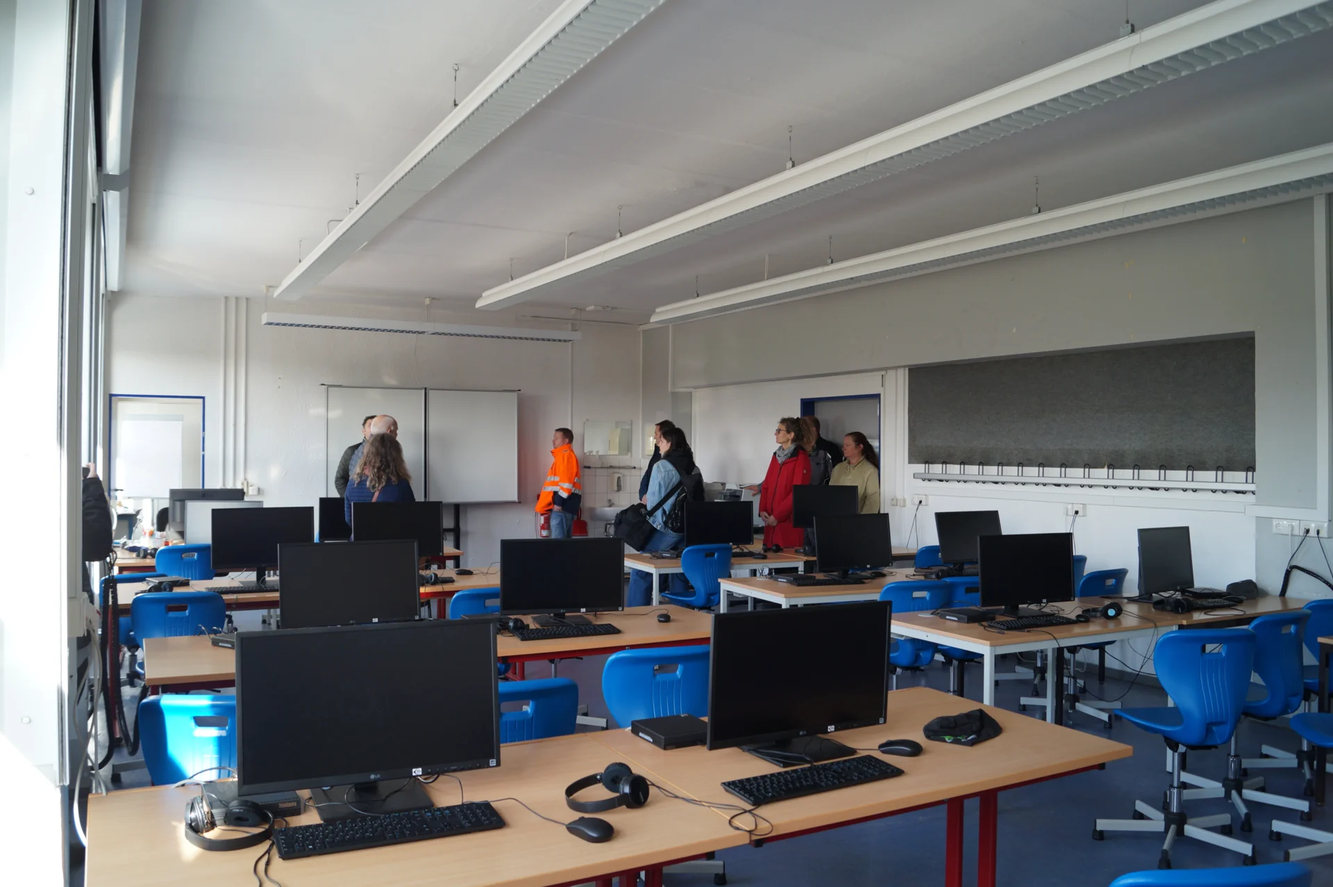 Bild: Zum Vergleich das unsanierte Computerkabinet