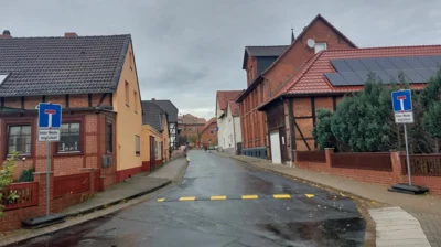 Neu aufgestellte Sackgassenschilder Ecke Mittelstra&szlig;e / Schulstra&szlig;e. 