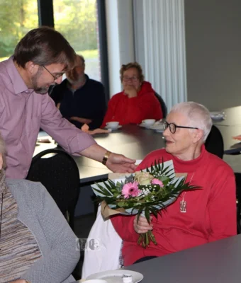 Ein besonderes Dankesch&ouml;n f&uuml;r ihr Engagement erhielt Helma Heinze (Foto: F.Groeneveld)  (Bild vergr&ouml;&szlig;ern)
