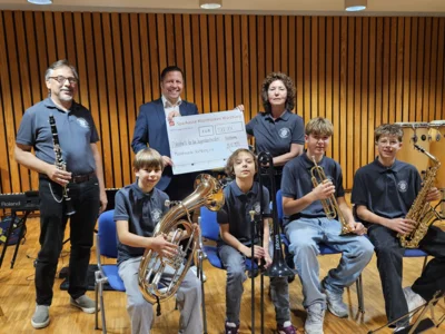 Musikfreunde H&ouml;chberg Spenden&uuml;bergabe20251020 MTB  (Bild vergr&ouml;&szlig;ern)
