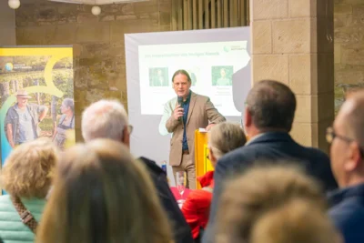 Gesch&auml;ftsf&uuml;hrer Oliver K&auml;mpf stellt die Energie Bottwartal vor 