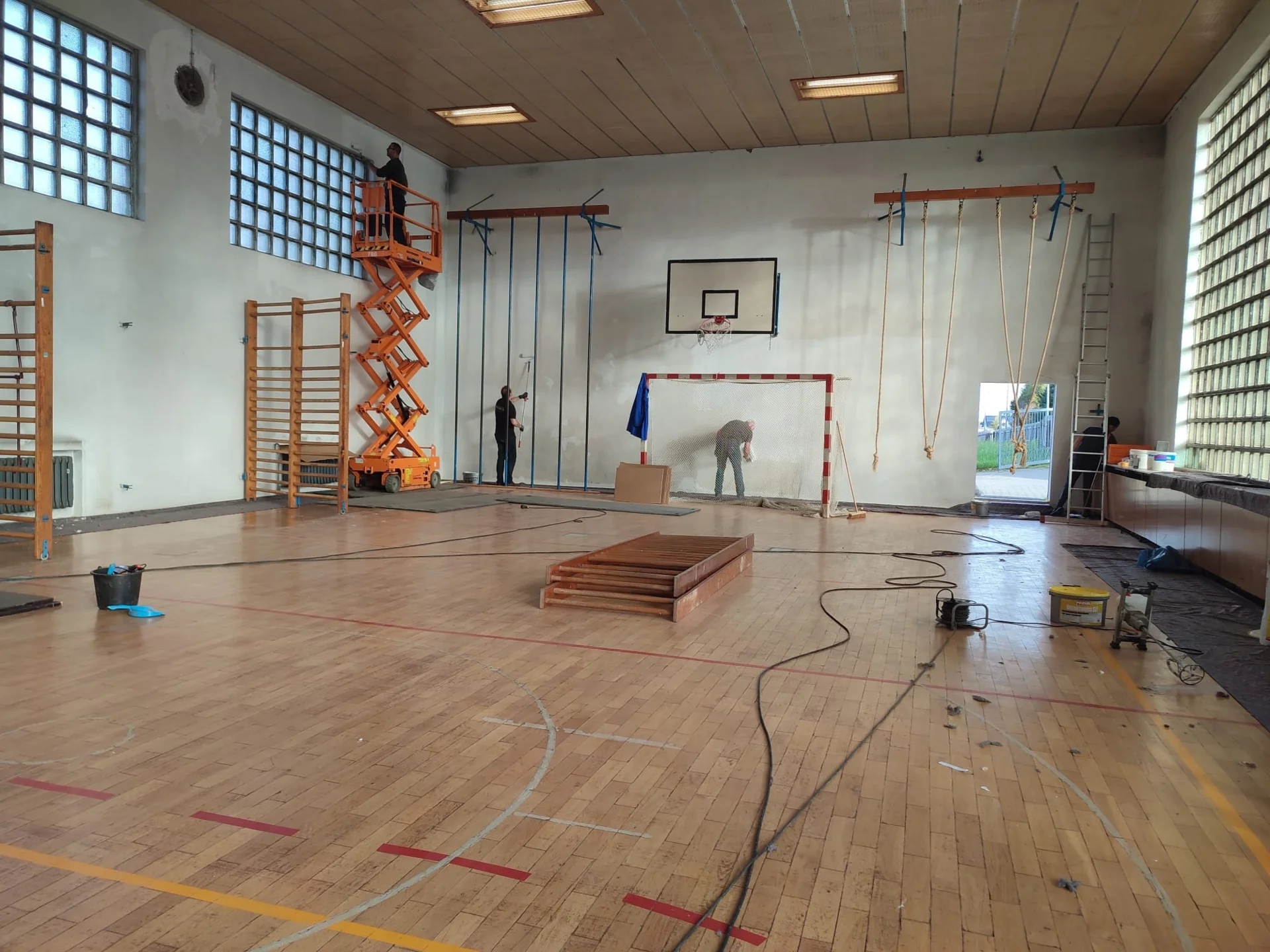 Bild: Neuer Anstrich für die Turnhalle