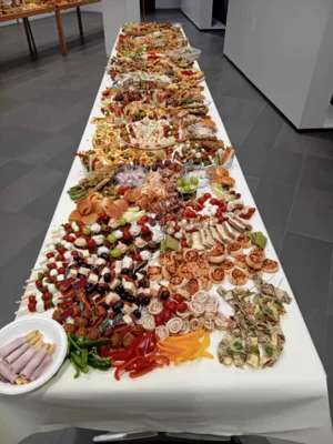 Fingerfood bis zum Abwinken!  (Bild vergr&ouml;&szlig;ern)