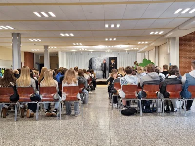 Foto des Albums: Theater zum Thema Mobbing an der TSDGS