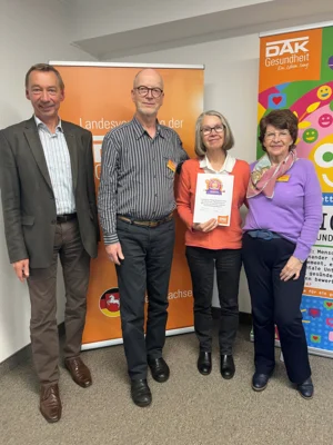Dirk Vennekold (DAK) Eckhard Schl&ouml;bcke, Juliane Bader und Monika Thewes  (Bild vergr&ouml;&szlig;ern)