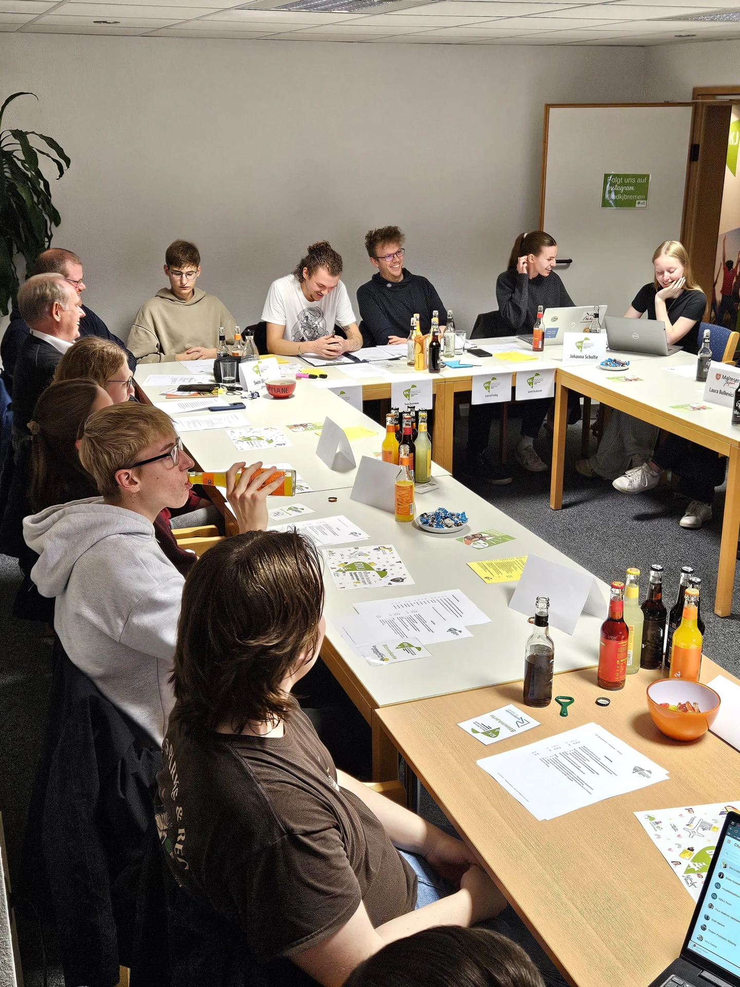 Bild: fröhliche Runde