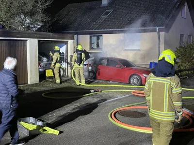 Foto des Albums: EINSATZ BR2 PKW-Brand Bäumlesgewand