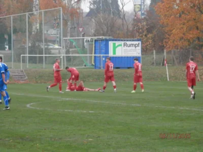 V&ouml;llig ausgepumpt am Boden, Torsch&uuml;tze Hannes Brandenburg mit Saisontreffer Nr. 8, hier zum vorentscheidenden 5:3 erfolgreich. 