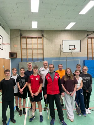 Dangerous beim Badminton1  (Bild vergr&ouml;&szlig;ern)
