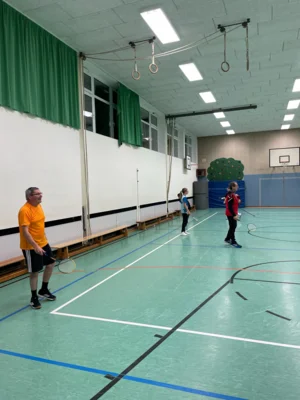 Dangerous beim Badminton3  (Bild vergr&ouml;&szlig;ern)