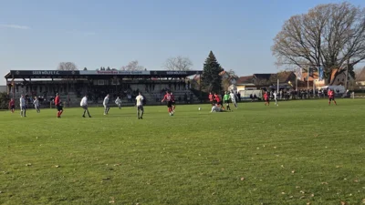 Foto des Albums: Auswärtssieg! LSV-er drehen Spiel in den Schlussminuten in See