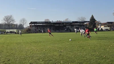 Foto des Albums: Auswärtssieg! LSV-er drehen Spiel in den Schlussminuten in See