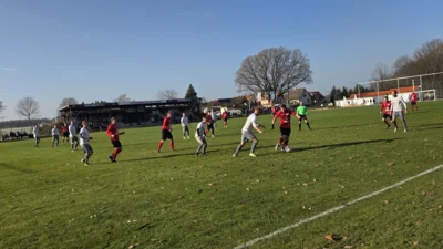 Foto des Albums: Auswärtssieg! LSV-er drehen Spiel in den Schlussminuten in See