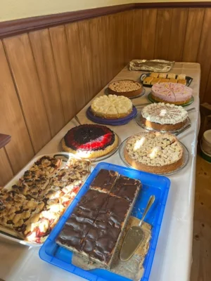 Kuchenbufett  (Bild vergr&ouml;&szlig;ern)