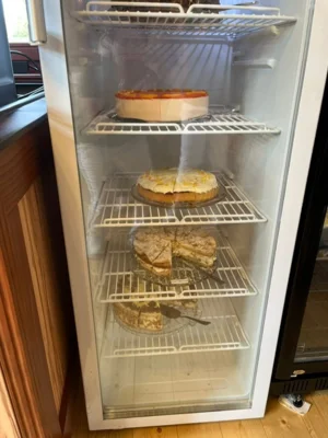 Kuchenbufett1  (Bild vergr&ouml;&szlig;ern)