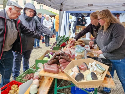 Foto des Albums: Knieper- und Regionalmarkt in der 
