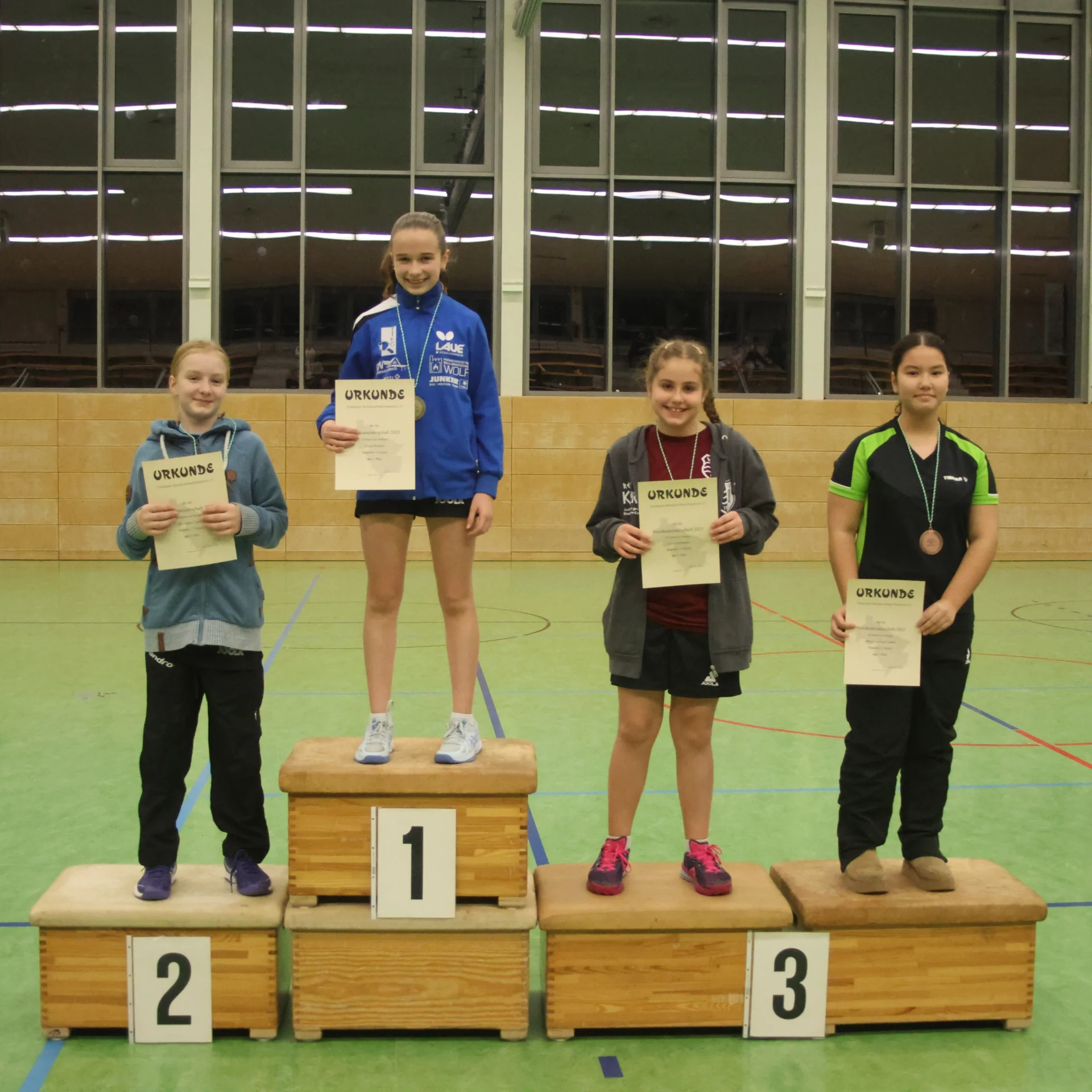 Bild: Hanna Reineke holt Gold bei den Mädchen 13, vor Mia Geyer (Silber) und Cecile Herrmann und Maya-Lam Lam Lissner (Bronze)
