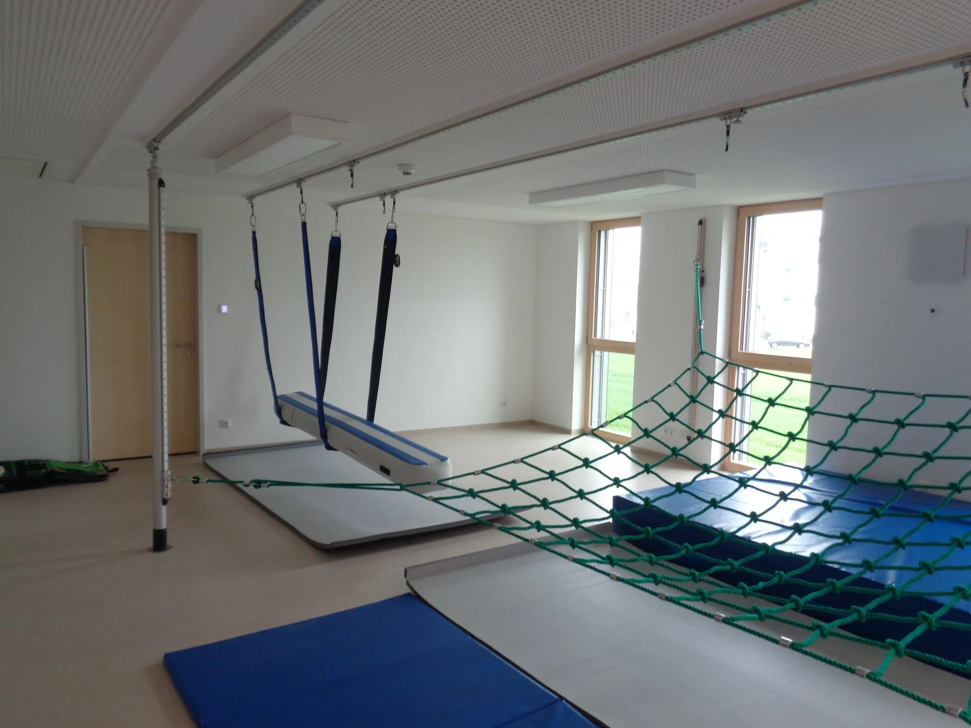 Bild: Turnhalle mit Spielgeräten