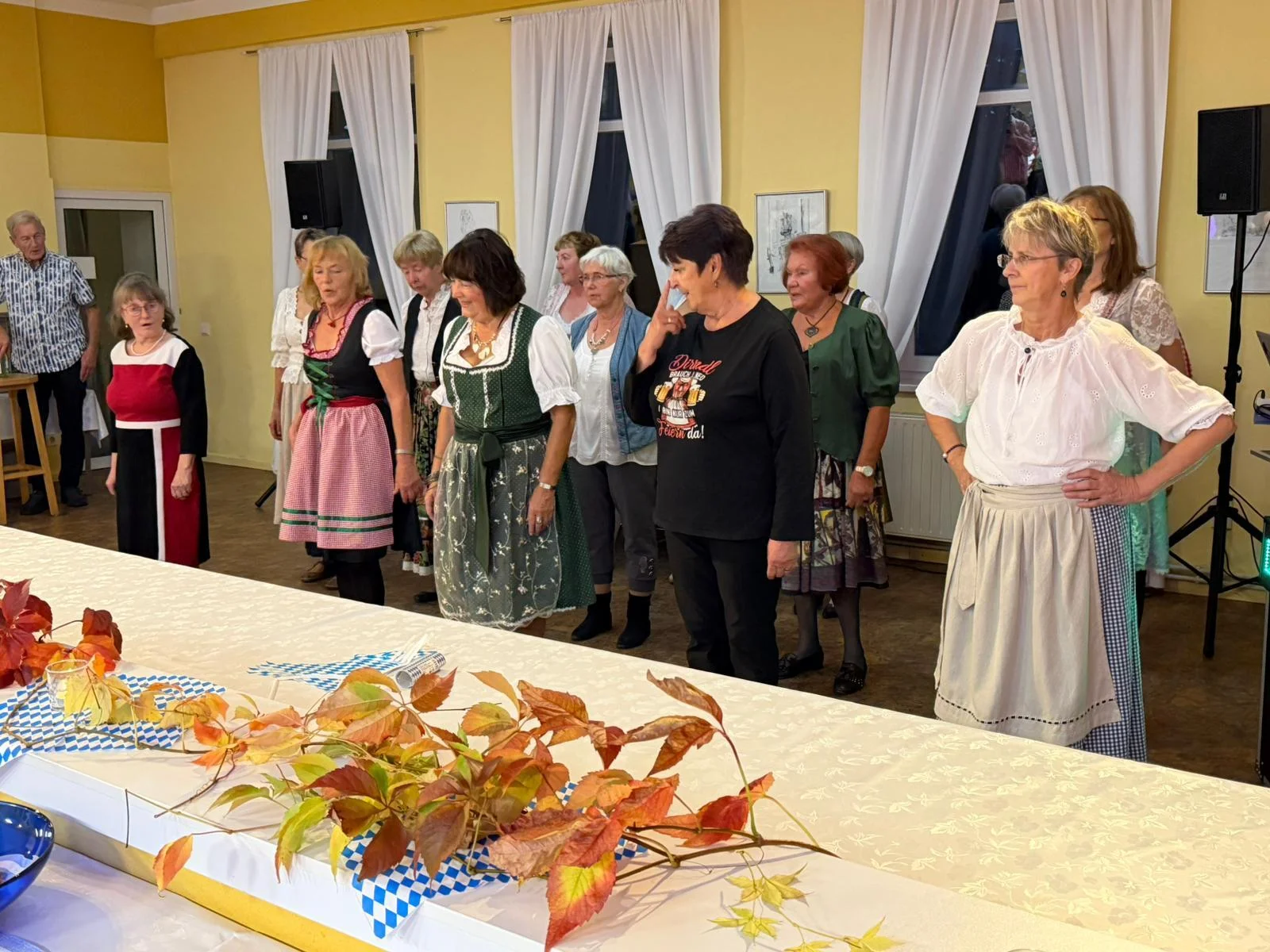 Bild: unsere Tanzgruppe in Aktion