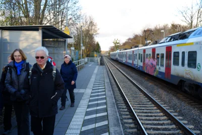Ab Empelde mit der S-Bahn  (Bild vergr&ouml;&szlig;ern)
