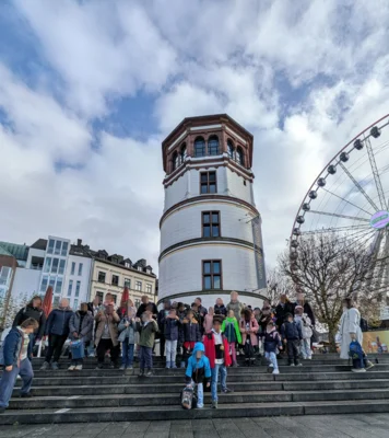 Der alte Schlossturm mit dem Riesenrad  (Bild vergr&ouml;&szlig;ern)