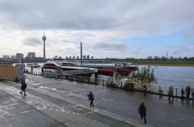 Der Rhein  (Bild vergr&ouml;&szlig;ern)