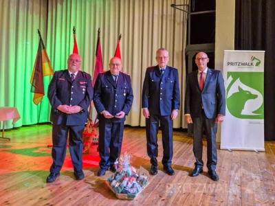 Aus der Ortsfeuerwehr Sch&ouml;nhagen R&uuml;diger Jach f&uuml;r 50 Jahre (Gold)  (Bild vergr&ouml;&szlig;ern)