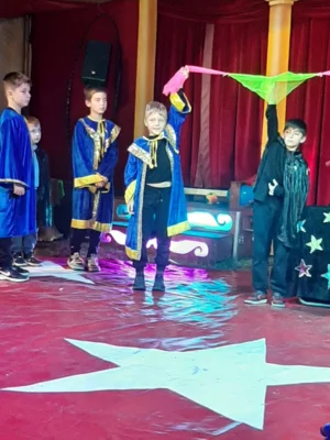 Zaubershow  (Bild vergr&ouml;&szlig;ern)
