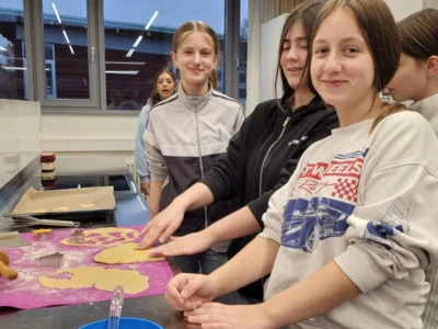 Foto des Albums: Weihnachtliches Backen der VKL und der Lerngruppe 6a