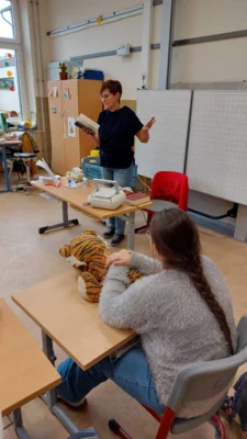 Foto des Albums: Vorlesetag Besuch Frau Walter Klasse 4b