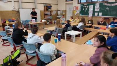Foto des Albums: Vorlesetag Besuch Frau Walter Klasse 4b