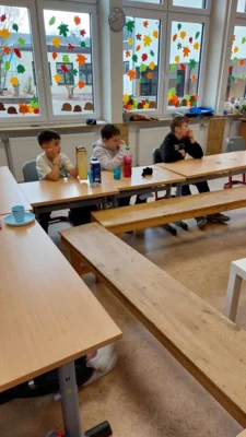 Foto des Albums: Vorlesetag Besuch Frau Walter Klasse 4b