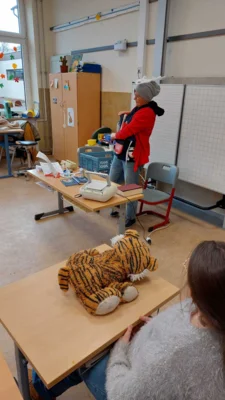Foto des Albums: Vorlesetag Besuch Frau Walter Klasse 4b