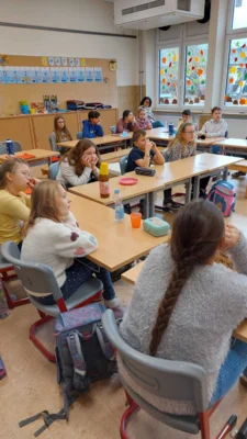 Foto des Albums: Vorlesetag Besuch Frau Walter Klasse 4b