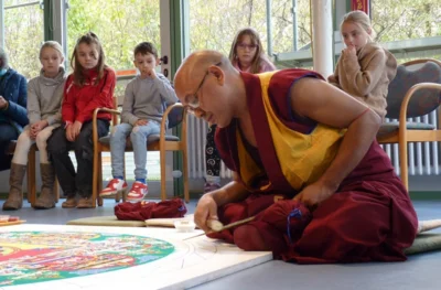 Foto des Albums: Erstellung eines Sandmandalas