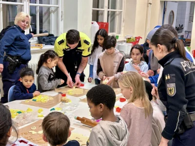 Foto des Albums: Weihnachtsbacken mit der Carl-Krämer-Grundschule
