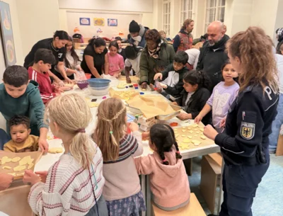 Foto des Albums: Weihnachtsbacken mit der Carl-Krämer-Grundschule