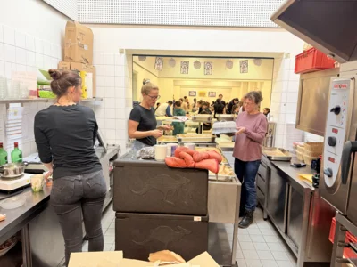 Foto des Albums: Weihnachtsbacken mit der Carl-Krämer-Grundschule (25.​11.​2025)
