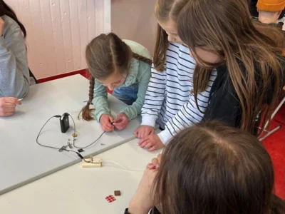 Foto des Albums: Kooperation der Klassen 4a und 4b mit Lerngruppe 9