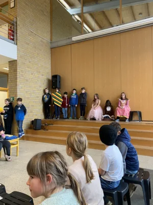 Foto des Albums: Theaterstück der Klasse 3b