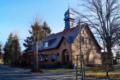 Frontansicht Glockenturm  (Bild vergr&ouml;&szlig;ern)