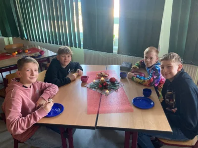 Foto des Albums: Adventsbasteln 27.11.2025