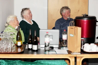 Linda sitzt im Rampenlicht: der Ausschank ist nun erstmal "dicht"!  (Bild vergr&ouml;&szlig;ern)